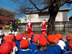 クリスマス会がありました☆サンタさんが幼稚園に来て子どもたちは大興奮！！ほほほ～、メリークリスマス！！