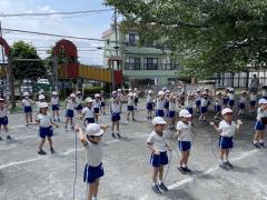 年長組、縄跳び頑張っています！！！縄跳び大会まで頑張ろう！オー！！！