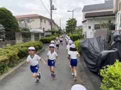 年長組はマラソンで遊歩道走っています！！マラソン大会まで頑張ろう(^^)⭐︎