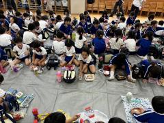 雨が降ってきてしまったのでお弁当は幼稚園で食べました！🍱