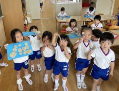 粘土遊びだーい好き！クッキーや、ラーメン！お化粧セット、おだんご！子どもたちの発想は本当にすごいです