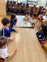 年中組、席替えをしました‼️話し合ってグループ名を決めました😉