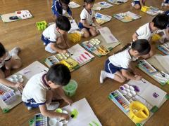 ☆年長組☆絵の具の使い方のお勉強をしました🎨濃淡や筆の大きさをやりました！