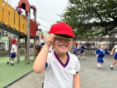 穴から何か見えるかなー？🌱