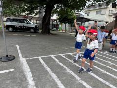 右、左、右見て車に気をつけて渡りましょう🌟